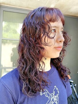 ナループロアオハナ(Nalu pu loa ohana) ロングパーマ/パーマ/くるくるパーマ/顔まわりレイヤー/表参道