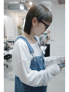 フェイヴィーズ(FavyS) ブリーチカラーグレージュヘイリーメガネボブ