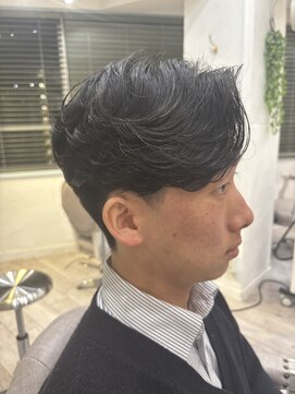 ロストシティ 横浜(LOST CITY) センターパート/ニュアンスパーマ/刈り上げ/毛流れパーマ