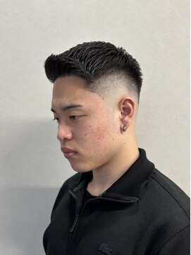 フジヤマバーバーショップ エビス(FUJIYAMA BARBER SHOP ebisu) スキンフェード×フェザーアップ
