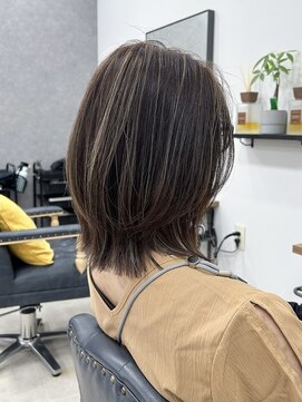 クラン 岡本(Chlan) ハイライトで抜け感カラー　レイヤーボブ