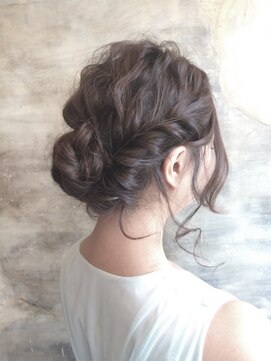 カカン(Kakan) くせ毛風シニョンアレンジ