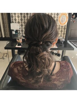 ヘアデザイン ダブル(hair design Double) ローポニーテール