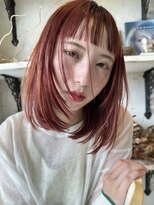 カムジーヘッドカミノウラ(COMEGHEAD KAMINOURA)&nbsp;ピンクレイヤーオン眉ぱっつんミディアムブリーチダブルカラー