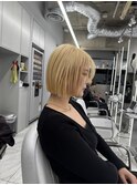 金髪ショートボブ