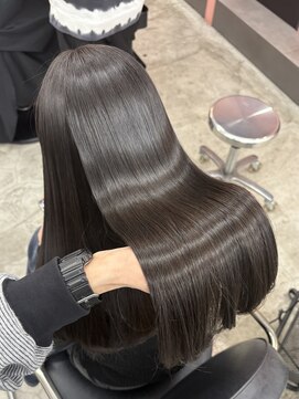 ディプティモイラ(dipty MOILA) 街で振り返られる圧倒的な艶髪グレージュ