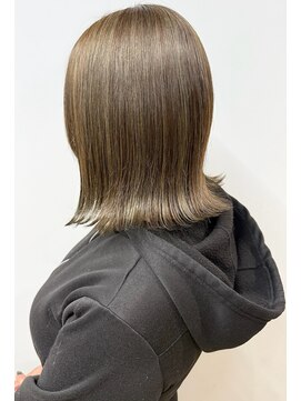 クオン(Cuon) ハイライト×オリーブカラー