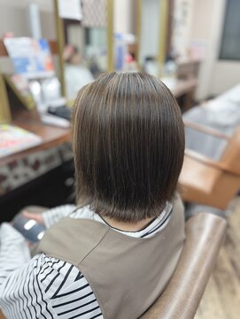 アート(art) 切りっぱなしボブ×ハイライトスタイル