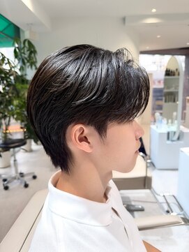 ノラ ウメダ(NORA UMEDA) 韓国ヘア毛流れセンターパート×ショートマッシュ×メンズカット