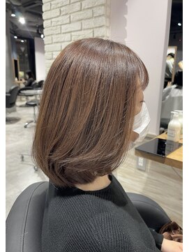 リーオオサカ(Lee Osaka) 【ミディアム】丸みロングボブ×ショコラベージュ/新出奈津樹