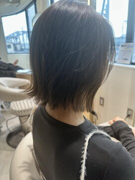 コンティロミー(CONTI ROMMY.) 切りっぱなしラインがオシャレ。首も綺麗に見える【ボブ】