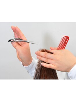 骨格や髪質に合わせて、技術力の高いカットをご提供いたします。日頃のスタイリングも楽々に◎