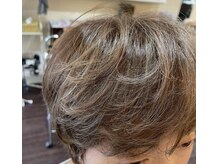 オーガニックアロマカラーを使用して白髪を活かすカラーを楽しみましょう。