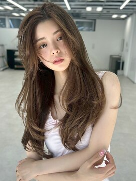 ユーフォリア 新宿通り(Euphoria) ロングレイヤー/ハッシュカット/韓国レイヤー/ゆるふわレイヤー