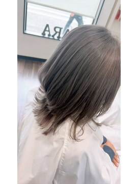 ヘアガーデン ティアラ(Hair Garden TIARA) グレーベージュシークレットハイライトこなれヘアヨシンモリ