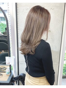 リコバイアフロート(riko by afloat) グレージュ×レイヤーカット透明感ひし形レイヤー【riko立野】