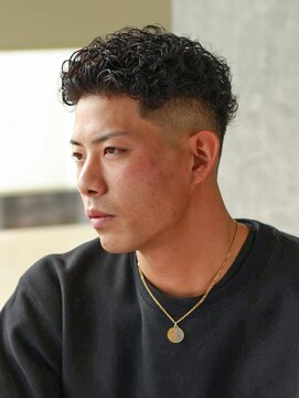 にもう リバースパーマ　スキンフェード　ツーブロック 1