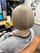 ヲタクに美容室は難しい。 ホワイトミルクティーベージュ×ボブ