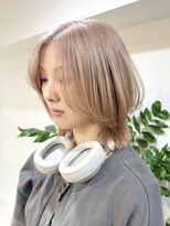 サンク 原宿 表参道(cinq)&nbsp;ミルクティーベージュ顔周りレイヤーカット韓国風ハイトーン20代