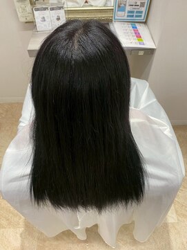 飾らない美しさ。ナチュラル黒髪ストレート