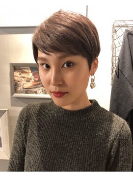 ジーナ(XENA) ベリーショートグレージュ