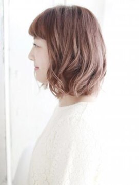 ヘアメイク ナル(hair make nalu) ハイトーンベージュのニュアンスボブスタイル