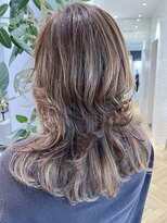 ステアケース 武蔵小杉店(stair:case)&nbsp;白髪ぼかしハイライトでつくるやわらかベージュ 40代50代60代