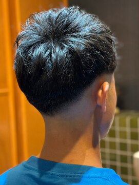 バーバーショップ レガロ(REGALO) スペインカール（弱め）