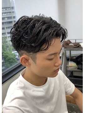 リヴ オオサカ(LIV OSAKA) センターパート　ニュアンスパーマ　緩めパーマ　スパイラル