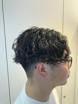 エヌプラス(N+) サーフカールブルーブラックスパイキーショートフェザーパーマ