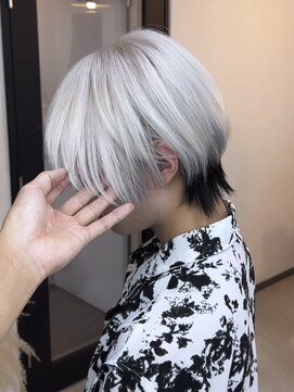 ヴェルデ(Verde) ウルフカット ホワイトカラー ホワイト ケアブリーチ