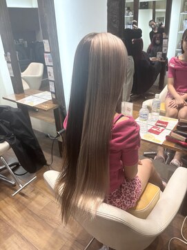 アン(Hair make un) ホワイトミルクティー/ブラウン