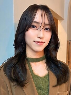 ロティー(loty) セミロング レイヤー 顔周りカット オリーブグレー 透明感カラー