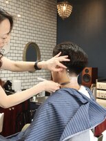 リリズカットクラブ(LILI'S CUT CLUB)&nbsp;バーバースタイルテーパーフェードカットツーブロックビジネス