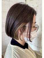 リト(ri_to)&nbsp;インナーカラーでみせるシンプルなミニボブ