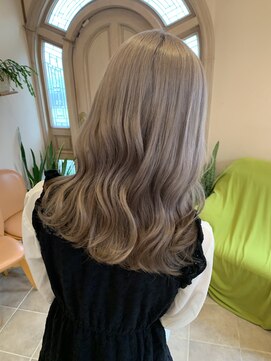 マギー(Magie) ホワイトベージュ