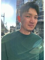 ロミーオム 本厚木(ROMMY. Homme)&nbsp;刈り上げツーブロックツイストパーマアップバングメンズヘア