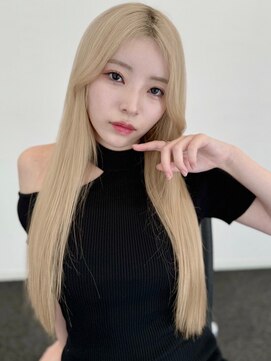 ユーフォリア 渋谷グランデ(Euphoria SHIBUYA GRANDE) ケアブリーチ　艶髪　抜きっぱなしブロンド　センターパート