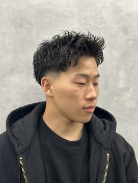 クロムトウキョウ ザ バーバー ネオン 新宿店(CHROM TOKYO the Barber ne/on) ローフェード