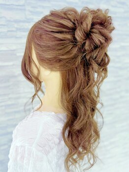 ヘアメイクサロン チャンス(Hair make salon CHANCE)の写真/【栄/矢場町5分】CHANCE自慢の似合わせアレンジ★お出かけ前の準備に通いやすく、綺麗なセットで気分もUP♪