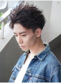 スーツ短髪ツーブロック束感モテる黒髪シークレットパーマ流行