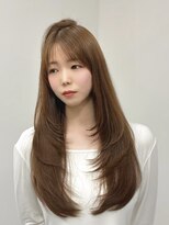 ロムーク 表参道(LOMKH)&nbsp;ハッシュカットミディアムレイヤー顔周りオリーブベージュ