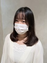モック(moc)&nbsp;透け感バング×艶ミディアムストレート