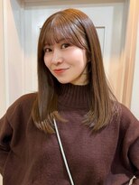 カミエ(kamie)&nbsp;セミロングのツヤ髪ブラウン × 大人っぽい仕上がり