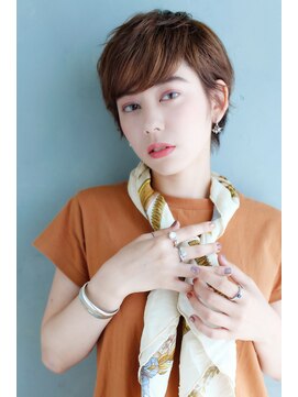 ネオリーブ クーロ(Neolive curro) 大人の女性にピッタリな耳かけサイドパートのショートスタイル♪