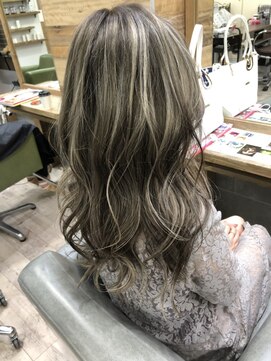 ジゼル(gisele) グレージュ×ハイライト