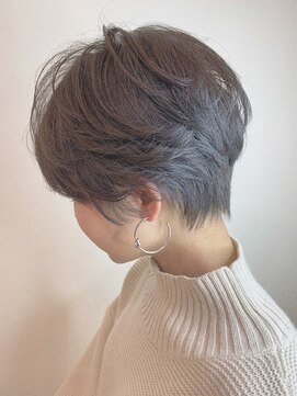 フレイストート(Frais Tout) 大人可愛いふんわりショート/フェザーバング/ナチュラルアッシュ