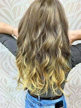 ヘアラウンジ チェルシー(Hair lounge CHELSEA) ベージュイエロー系のグラデーションカラー