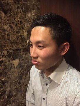 プレミアムバーバー 目黒店(PREMIUM BARBER produce by HIRO GINZA) 前上げ刈り上げショートスタイル