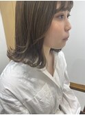 ボブカーキグレージュマッシュショート大人かわいい
